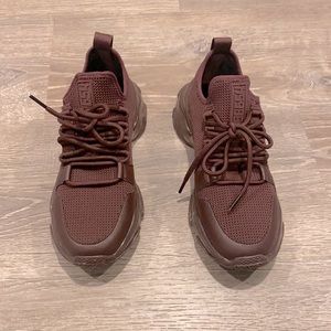 Steve Madden Maxima Burgundy gym shoe